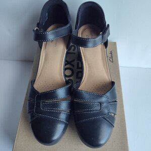 Ladies SZ 7-1/2 M Clarks Collection Black Leather Emily Daisy Pump